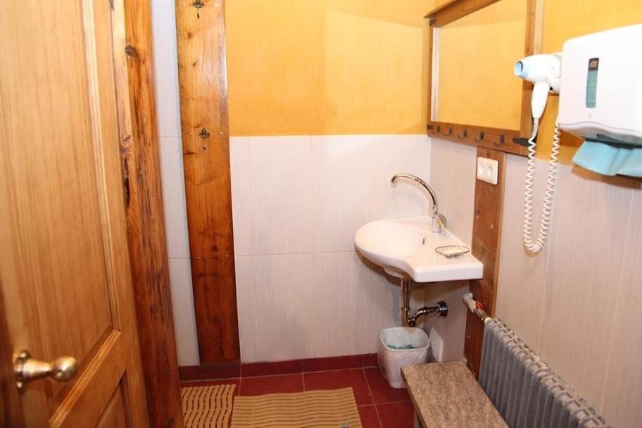 Hotel Balta Maja Pilsrundāle Esterno foto