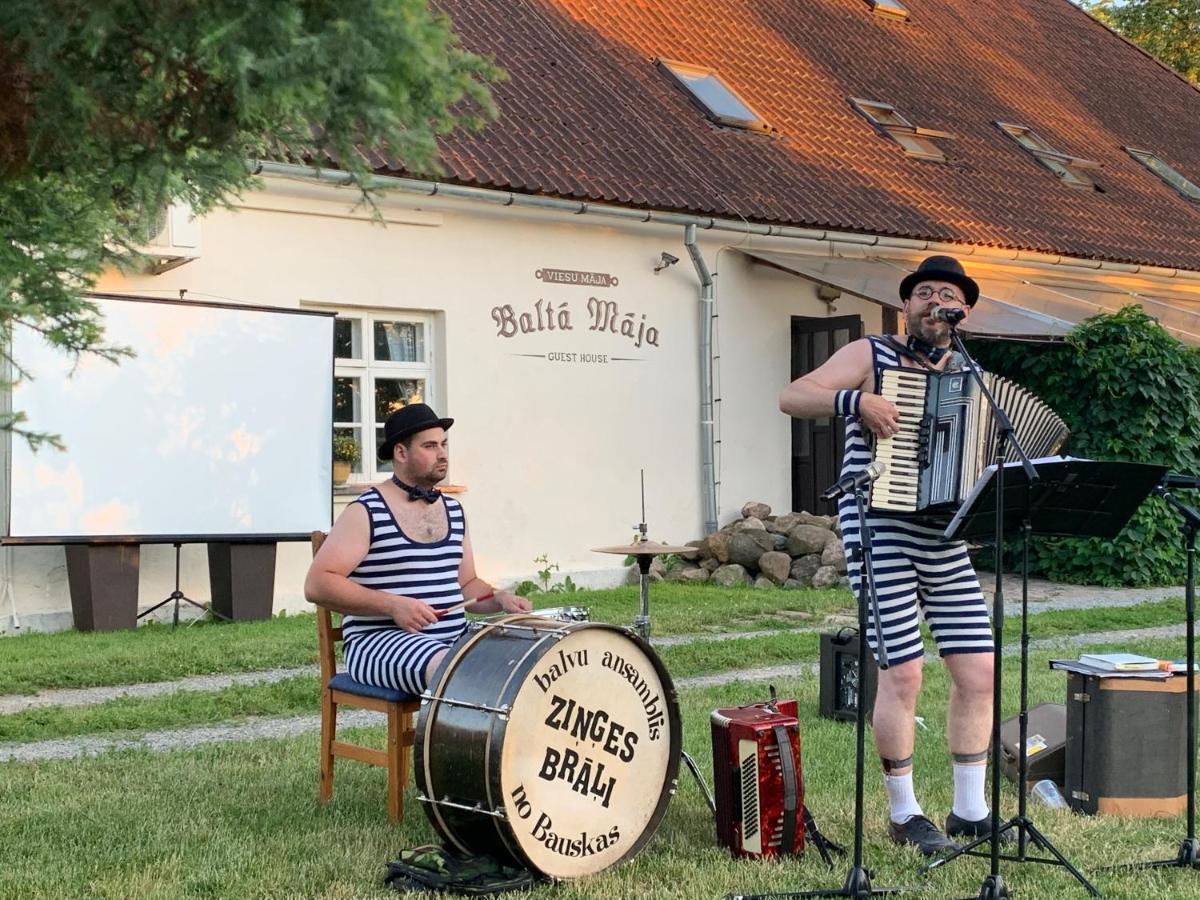 Hotel Balta Maja Pilsrundāle Esterno foto